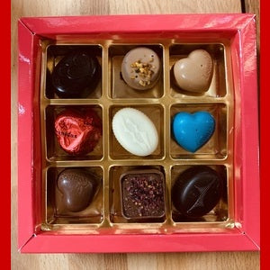 Doosje gevuld met Leonidas bonbons (vierkant)